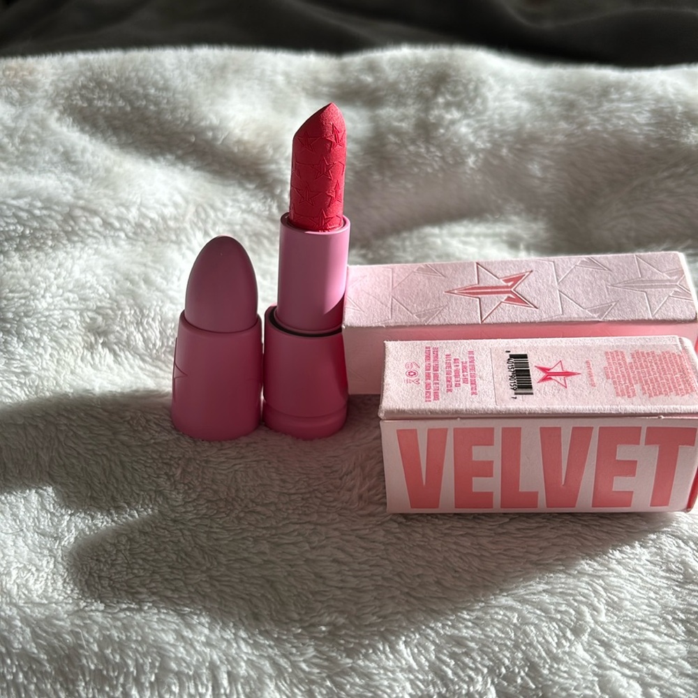 Jeffree Star velvet trap lipstick